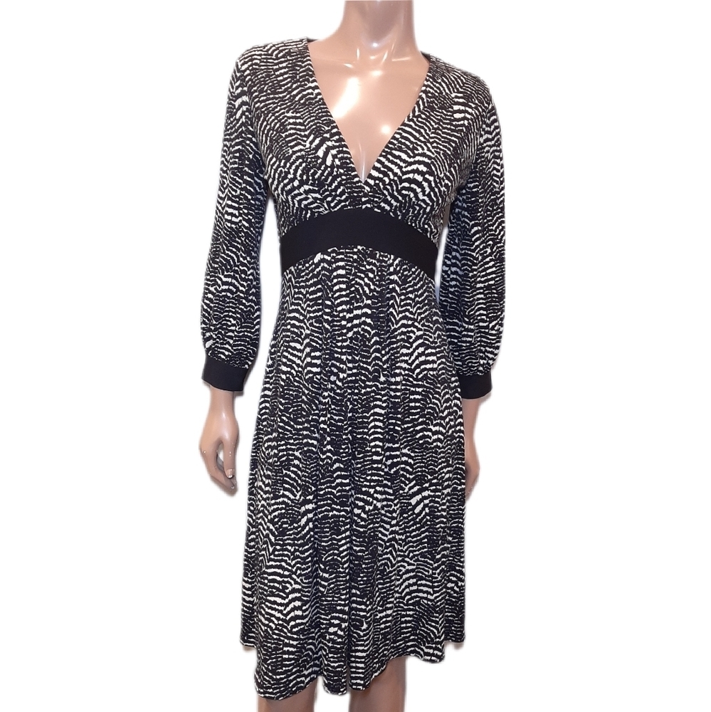 Maggy London Zebra Print Dress Size 10 Vneck Long Sleeve Pleated Black White